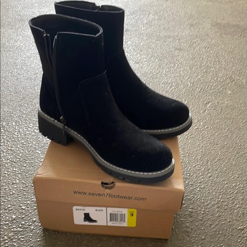 SALE PRICE FIRM NIB Seven7 Women's Bestie Black Ankle Boots - size 9
